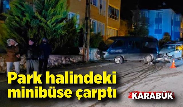 Park halindeki panelvan minibüse çarptı: Alkollü sürücü yaralandı