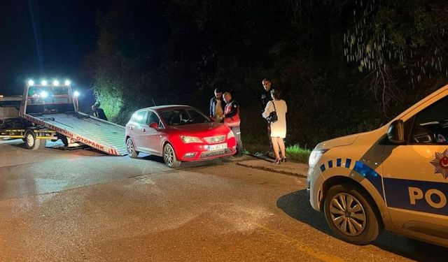 Alkollü kadın sürücü polisten kaçarken girdiği ters yönde kaza yaptı