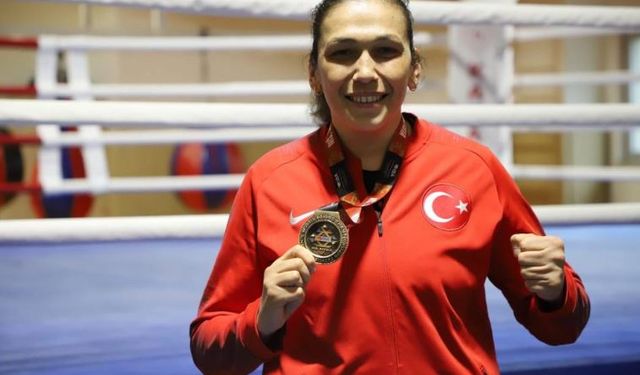 Dünya üçüncüsü olan milli boksör Elif Güneri'den lobi sitemi