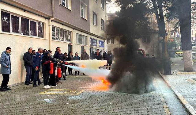 İtfaiyeden 4 günde 750 kişiye yangın tahliye tatbikatı