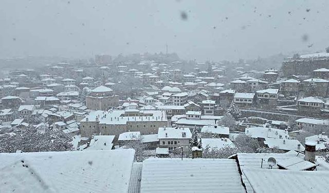 Karabük'te kar yağışı hafta sonunda etkisini artırdı