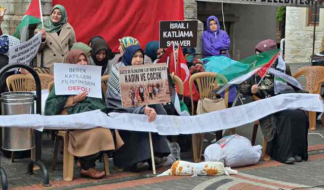 Bartın'da kanlı kefenle İsrail protestosu