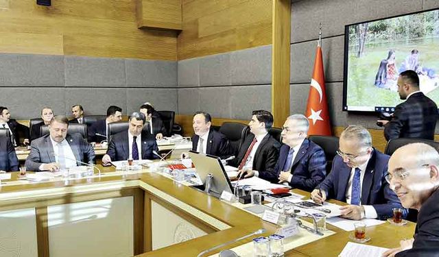 AK Parti ve CHP milletvekilleri arasında tansiyon yükseldi