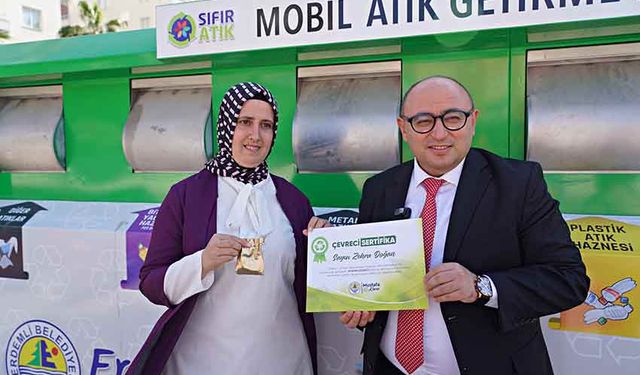 Atıklarla puan topladı, altın kazandı