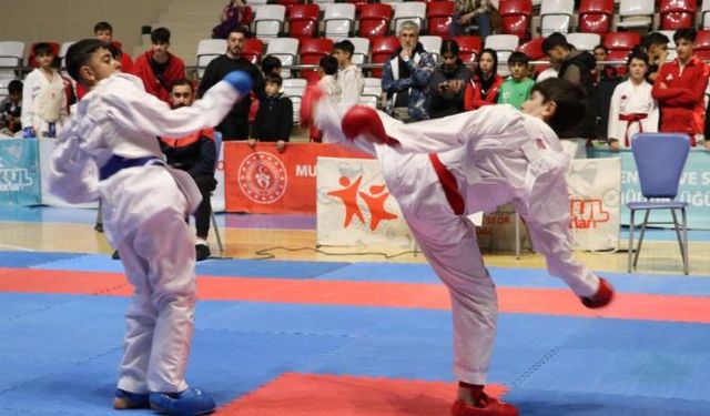 Karate grup birinciliği müsabakaları başladı; Finaller Zonguldak'ta yapılacak