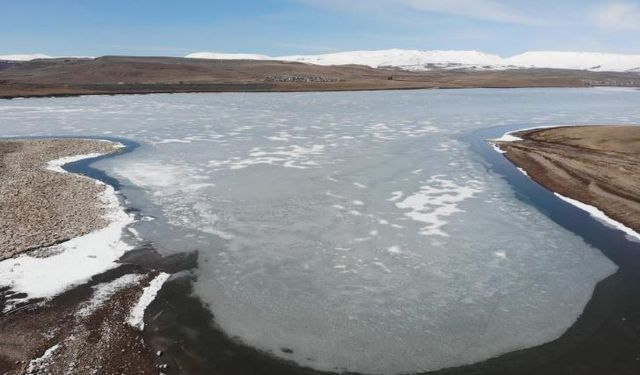 Kars Bayburt Barajı'nın buzları 1 günde çözüldü