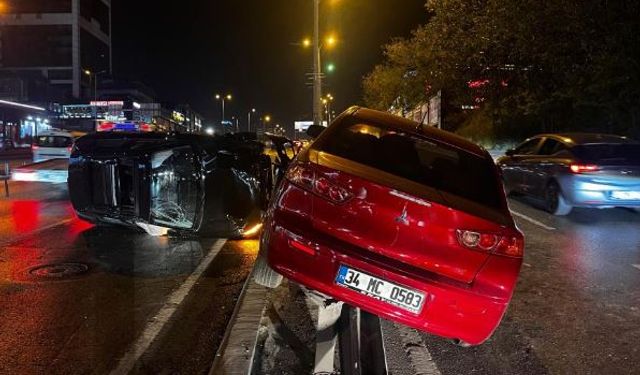 3 araçlı zincirleme kaza: 2 yaralı