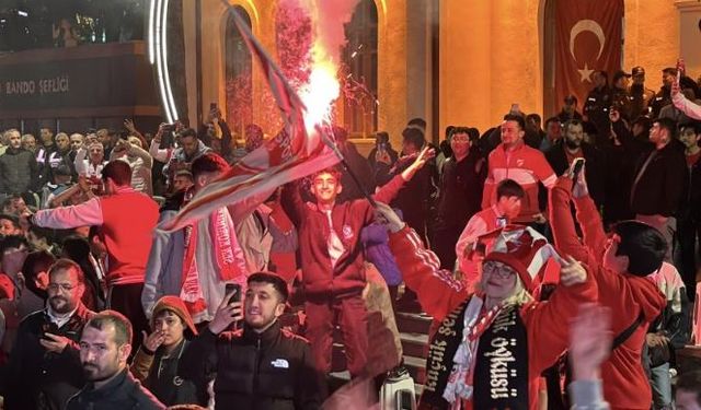 Oyun havalarıyla play-off galibiyeti kutlandı