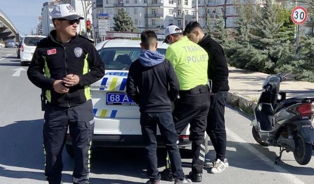 16 yaşında ehliyetsiz, plakasız ve kasksız motora bindi, 54 bin lira ceza yedi