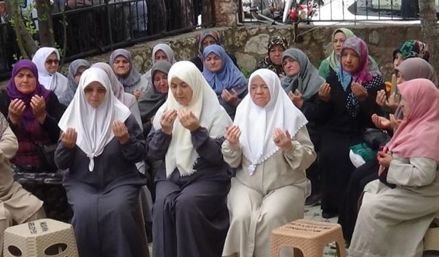 Hacı adayları dualarla kutsal topraklara uğurlandı