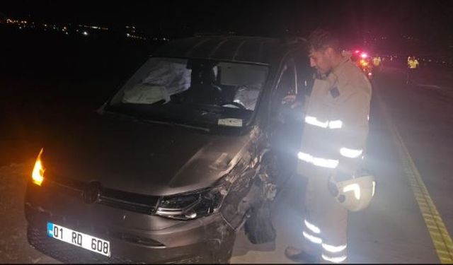 Hafif ticari araç ile otomobil çarpıştı: 6 yaralı
