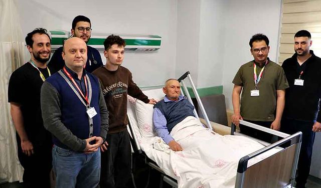 Türkiye'deki ilk, dünyadaki 18'nci vaka; 4 yaprakçıklı aort kapağı olan hastaya TAVI ile operasyon