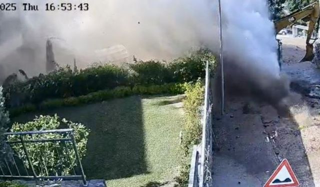 Su borusu bomba gibi patladı, site savaş alanına döndü