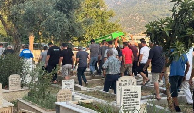 Havuza düşerek ölen minik Asil Kemal gözyaşlarıyla son yolculuğuna uğurlandı