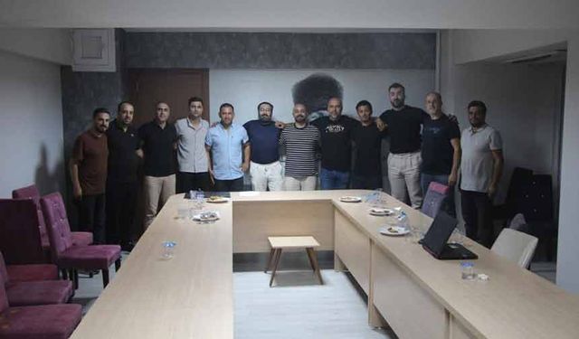 Nazillispor'da yeni yönetim taraftarlarla bir araya geldi