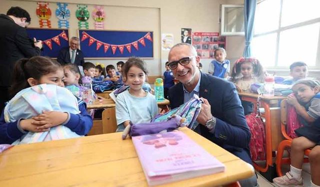 Dilovası'nda 1. sınıf öğrencilerine çanta ve kırtasiye desteği