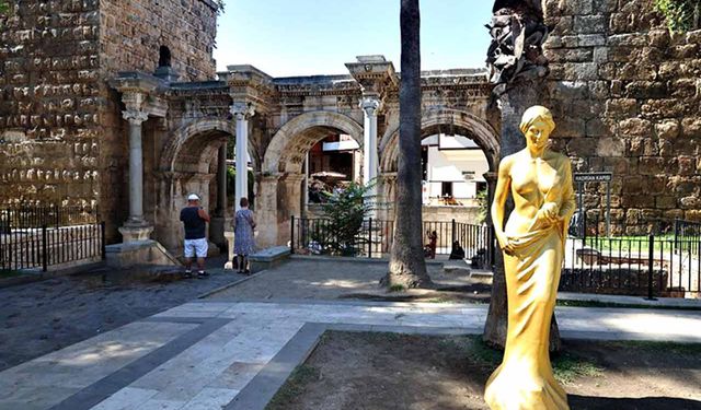 Antalya'da Altın Portakal için geri sayım başladı: 62'nci yıla özel 62 Venüs heykeli