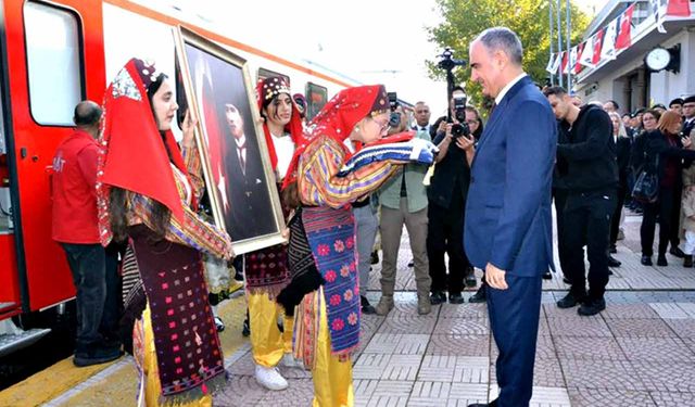 Manisa’da Atatürk’ün İlk Ziyaretinin 100. Yılı Coşkuyla Kutlandı