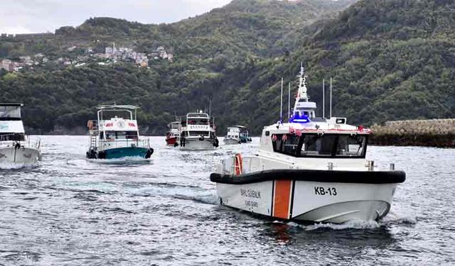 Amasra'da Sahil Güvenlik'ten muhteşem Cumhuriyet Bayramı gösterisi