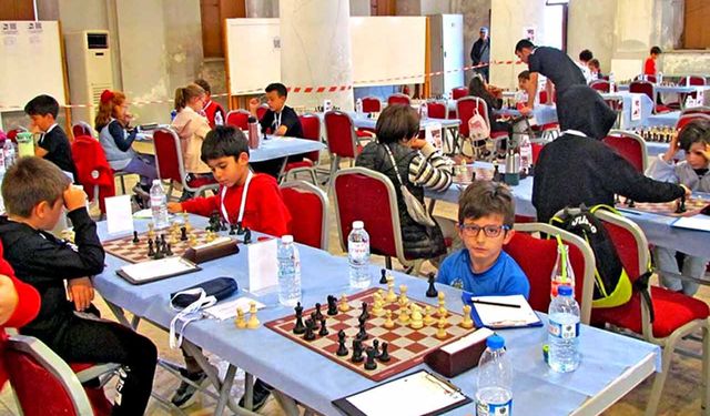 Çeşme’de satranç turnuvası düzenlendi