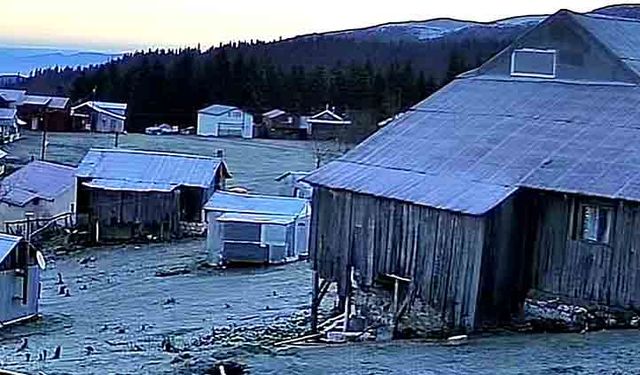Yüksek rakımlara mevsimin ilk karı düştü