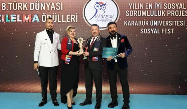 Sosyalfest’e Türk Dünyası Kızıl Elma Ödülleri’nde prestijli ödül