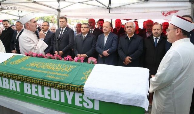 Vali Meftun Dallı'nın annesi toprağa verildi