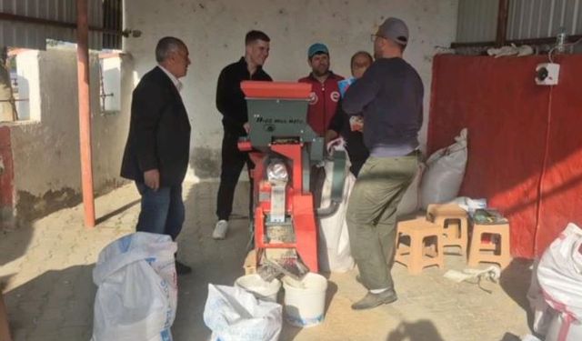 Üreticinin yüzü güldü: Ücretsiz pirinç soyma hizmeti