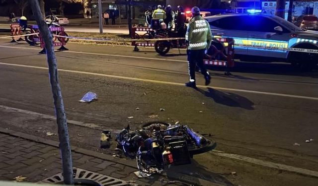 Polisten kaçan motosikletli, park halindeki kamyonete çarptı: 1 ölü 1 yaralı