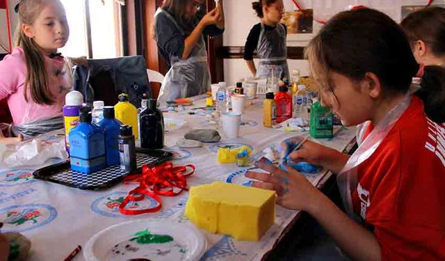 Kent Müzesi Taş Boyama Atölyesi’nde renkli anlar