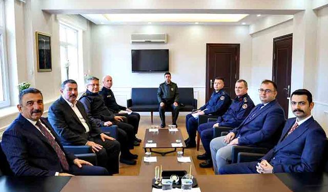 Vali Hacıbektaşoğlu Devrek Kaymakamlığını ziyaret etti