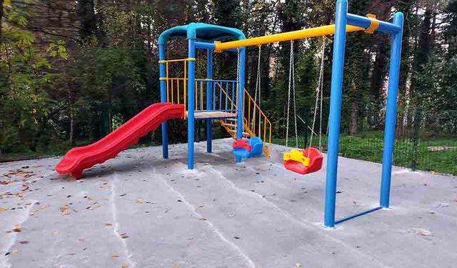 Karayollarına çocuk parkı konuşlandırıldı