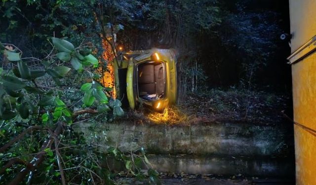 Otomobil, 10 metrelik yükseklikten bahçeye uçtu