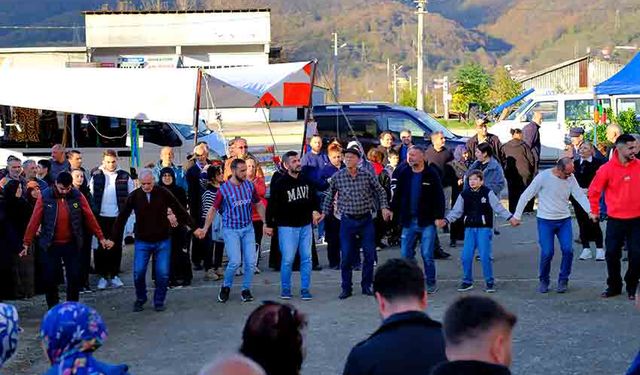 Kuymak festivali coşkusu: Soğuğa rağmen horon durduramadı