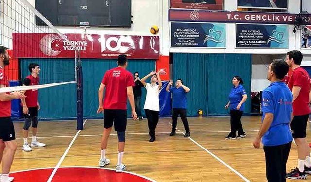 Engelliler Günü etkinliğinde voleybol heyecanı