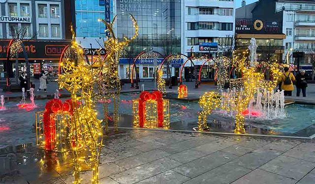 Yeni yıl coşkusu başladı: Meydan ışıl ışıl!