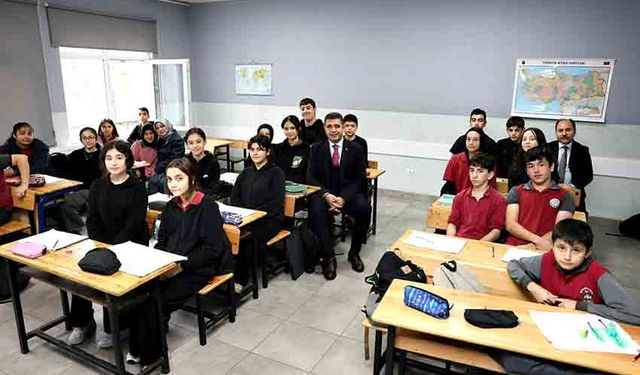 Vali Selçuk Aslan, öğrencilerle bir araya geldi