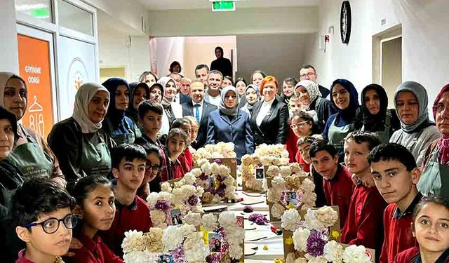 Karma resim sergisi düzenlendi