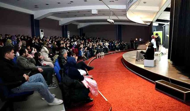 "Fadıl & Faik Yanlış Anlama" adlı tiyatro oyunu izleyiciyle buluştu