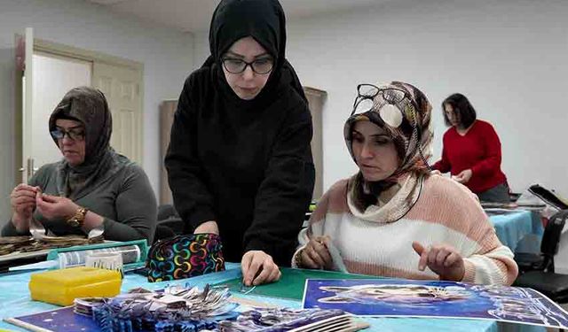 6 noktada 15 farklı branşta eğitim sürüyor: Kadınlar hem öğreniyor hem eğleniyor