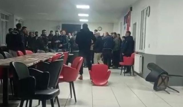 Belediye başkanının sopayla gençleri dövdüğü iddia edildi