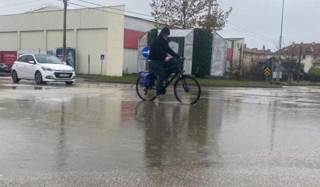 Bolu'da sağanak vatandaşlara zor anlar yaşattı