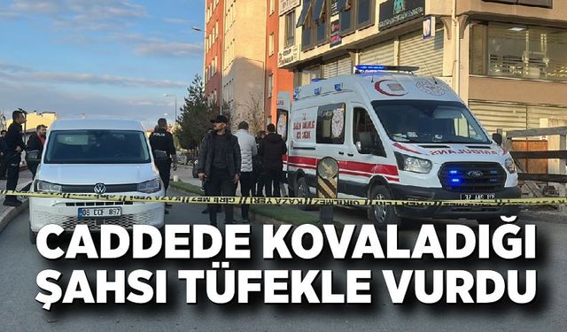 Caddede kovaladığı şahsı tüfekle vurdu
