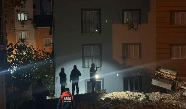 Çatlak oluşan iki bina tahliye edildi