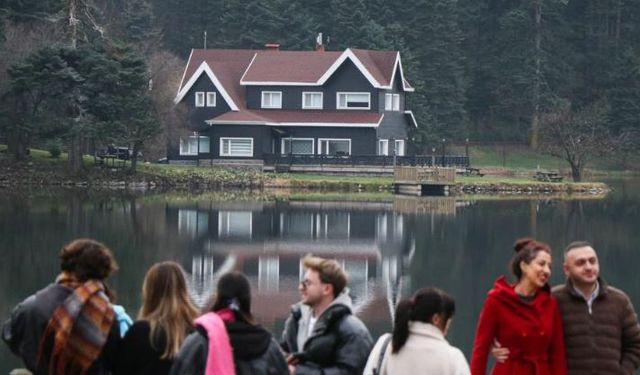 Gölcük Tabiat Parkı’nda kartpostallık manzara