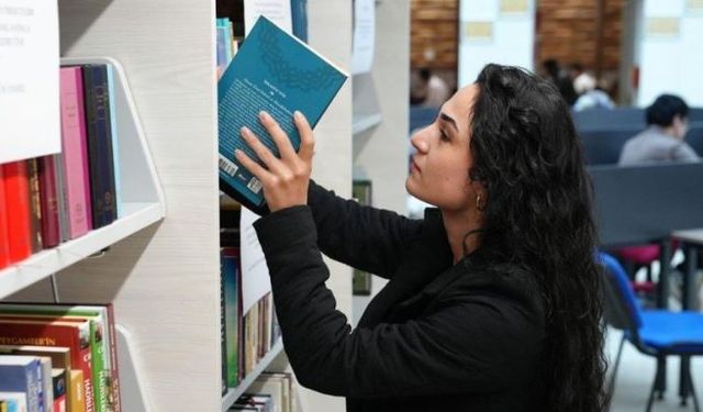 KBÜ Rektörü Kırışık’tan 600 kitaplık bağış