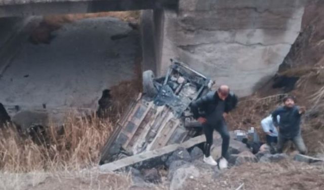 Köprüden düşen araçta can pazarı