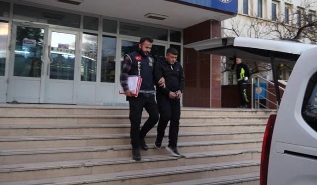 Mutfak dolabında gizlenirken yakalandı