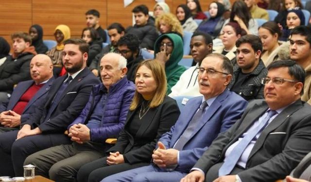 Şeref Malkoç: "Türkiye’nin yeni ve sivil bir anayasaya ihtiyacı var"