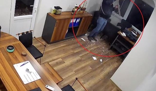 Tavana bastı, ofise düştü: Yara almadan kurtuldu
